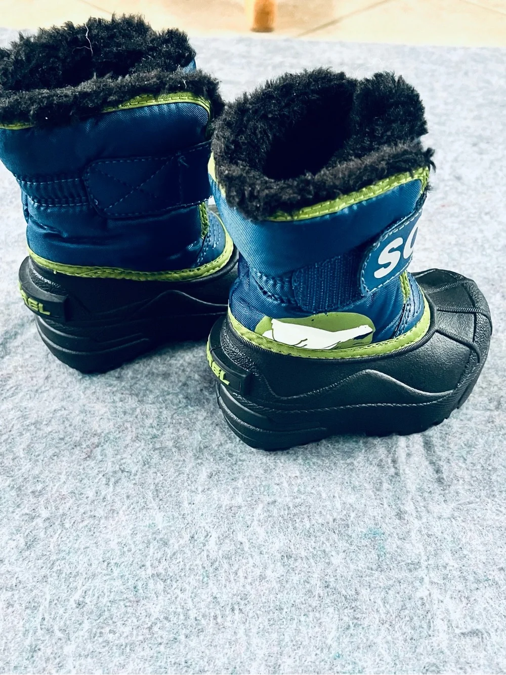 Sorel Kids Navy and Black Cozy Winter boots 🎆